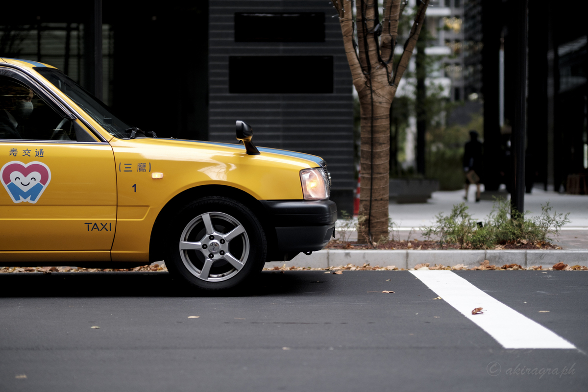 FUJIFILM XF 50mm F1.0 R WR taxi