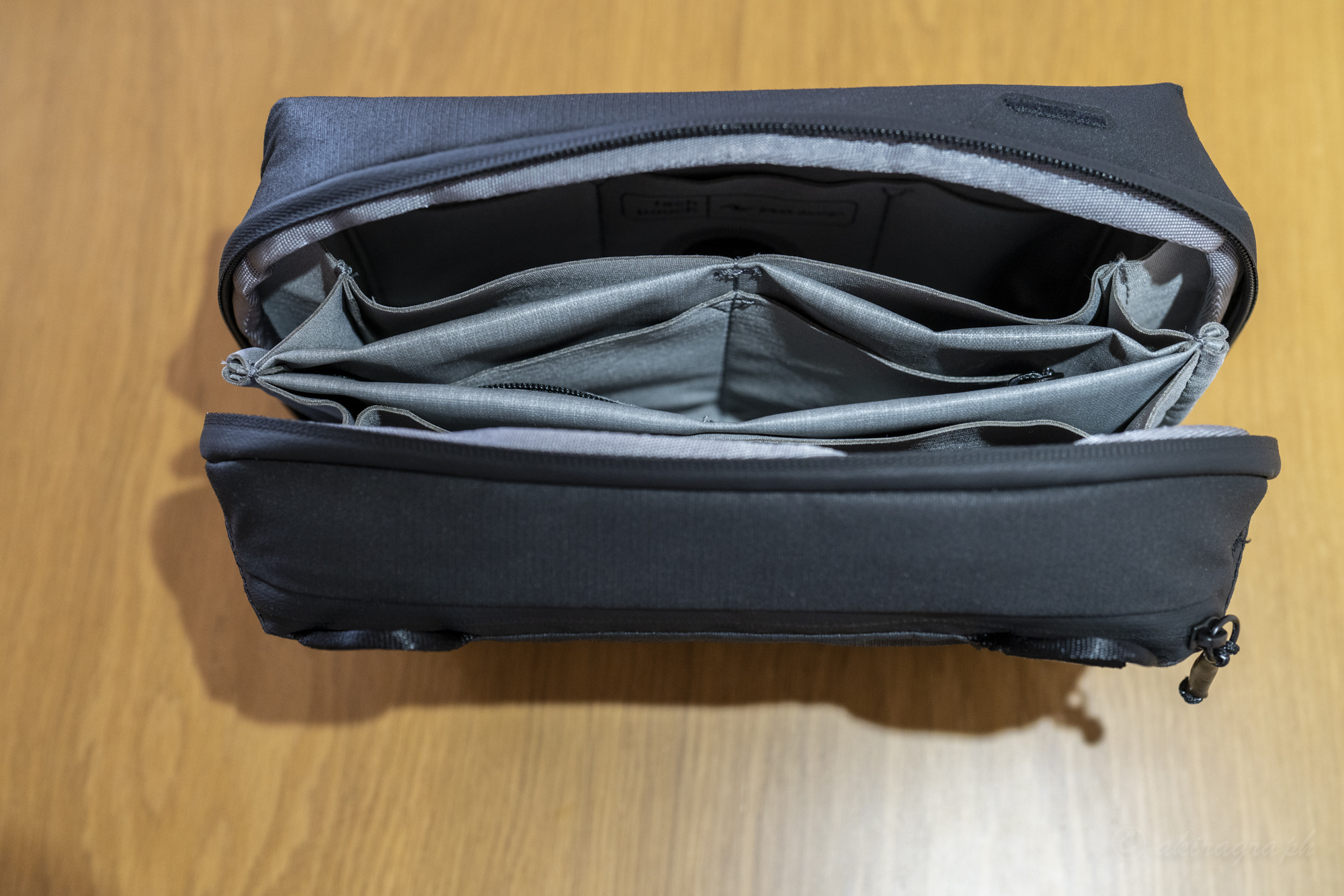 peakdesign techpouch 開いた状態